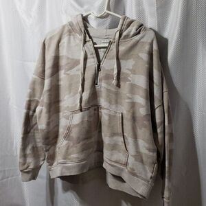 American Eagle. Camo Pullover Hoodie. Size S